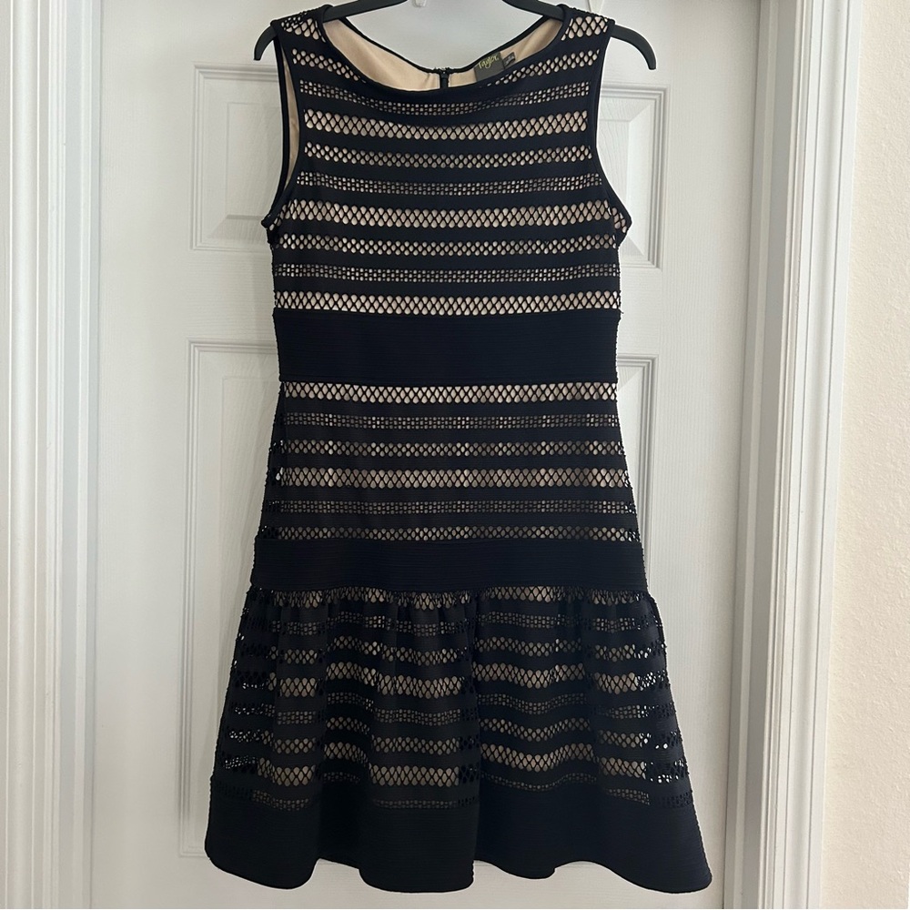 Taylor Black Lace Dress With Tan Underneath Size 6